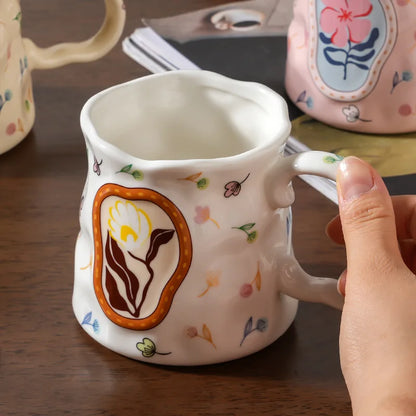 Taza de cerámica con flores hecha a mano: diseño de ensueño para los amantes del café