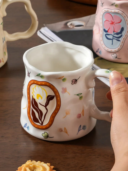 Taza de cerámica con flores hecha a mano: diseño de ensueño para los amantes del café