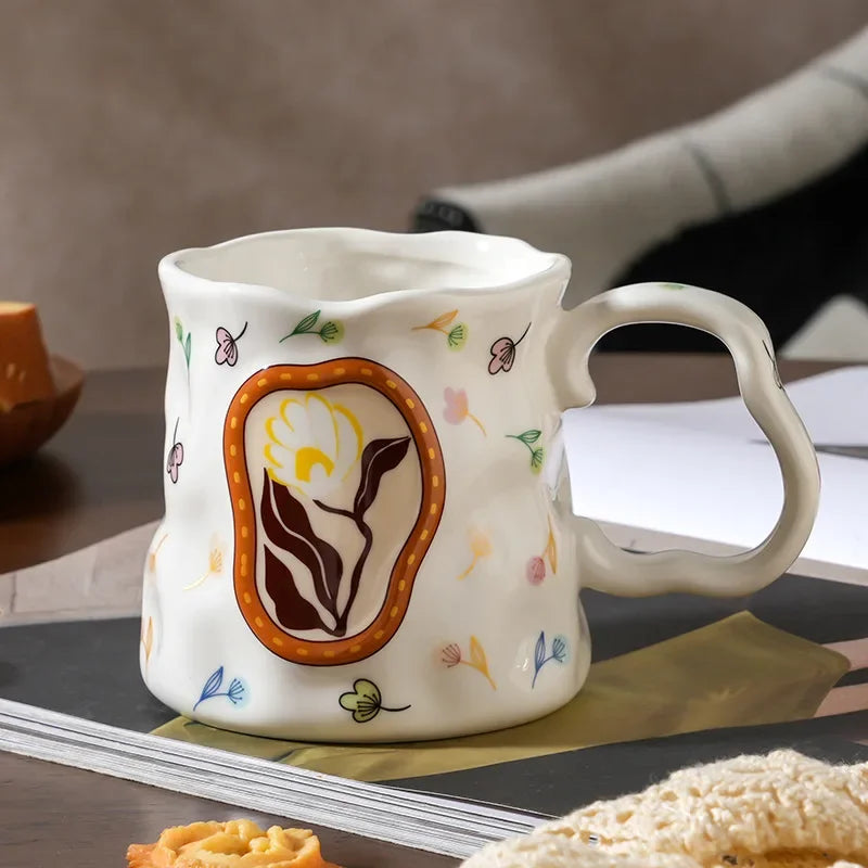 Taza de cerámica con flores hecha a mano: diseño de ensueño para los amantes del café