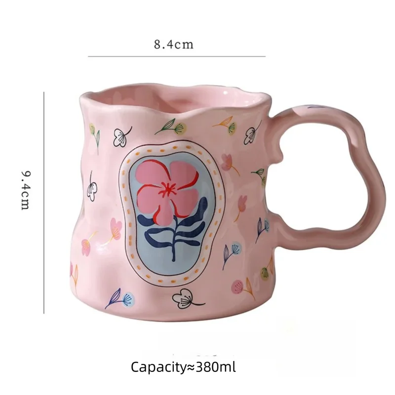 Taza de cerámica con flores hecha a mano: diseño de ensueño para los amantes del café