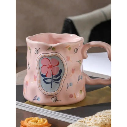 Taza de cerámica con flores hecha a mano: diseño de ensueño para los amantes del café