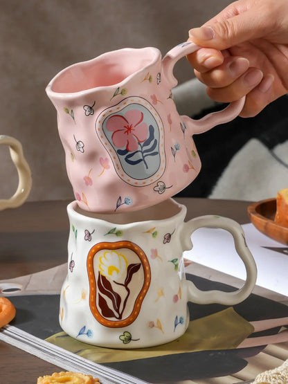 Taza de cerámica con flores hecha a mano: diseño de ensueño para los amantes del café
