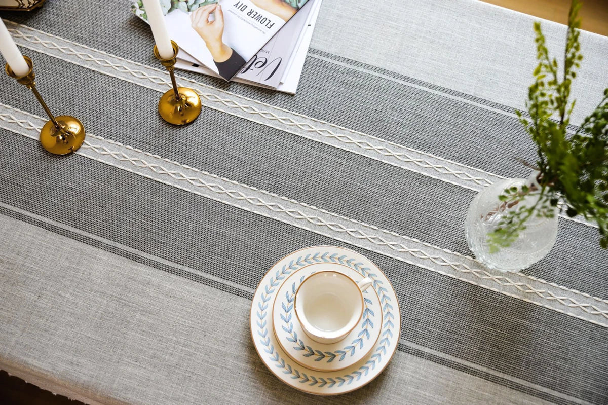 Battilo 防水亚麻棉桌布 – 提升用餐格调