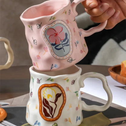 Taza de cerámica con flores hecha a mano: diseño de ensueño para los amantes del café