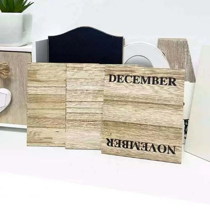 Elegante Calendario Perpetuo in Legno: Organizza con Stile!