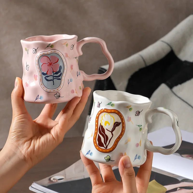 Taza de cerámica con flores hecha a mano: diseño de ensueño para los amantes del café