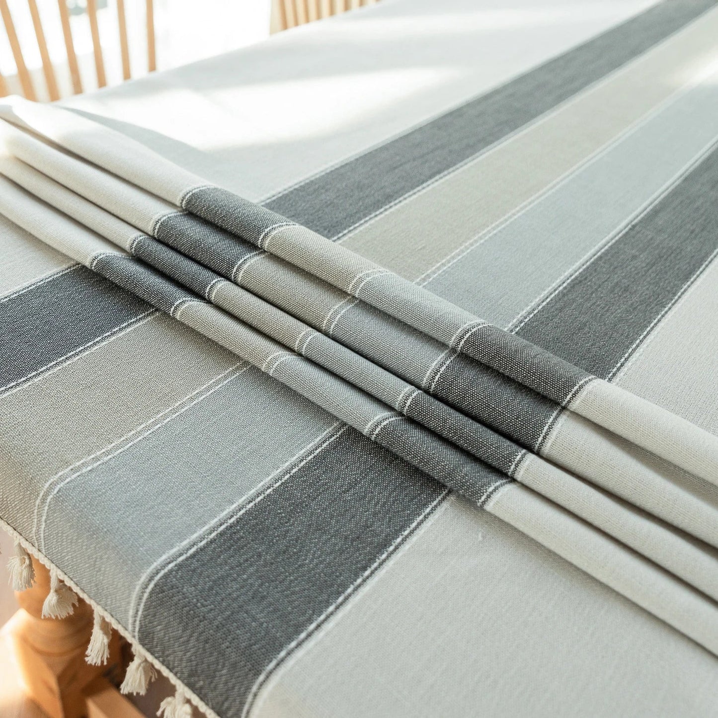 Battilo 防水亚麻棉桌布 – 提升用餐格调