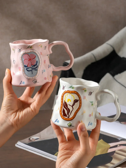 Taza de cerámica con flores hecha a mano: diseño de ensueño para los amantes del café