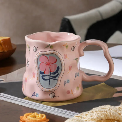 Taza de cerámica con flores hecha a mano: diseño de ensueño para los amantes del café