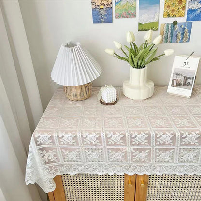 Antique Lace Tablecloth - Elegant Decor for Any Occasion